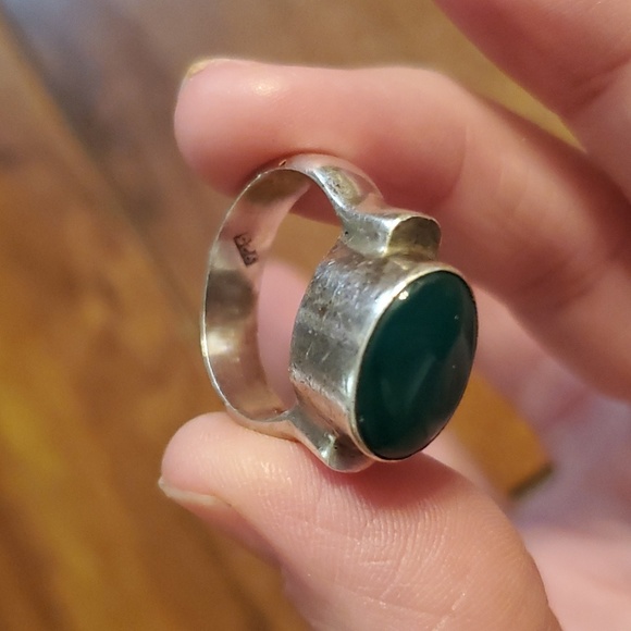 Vintage 925 signed Native American Sterling silver ring w/ EMERALD cabochon - Picture 7 of 9